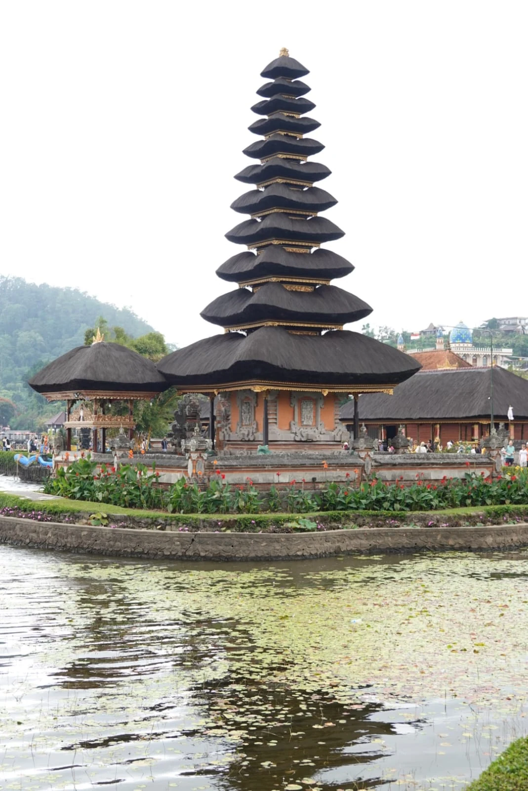 Templo junto al agua en Bali