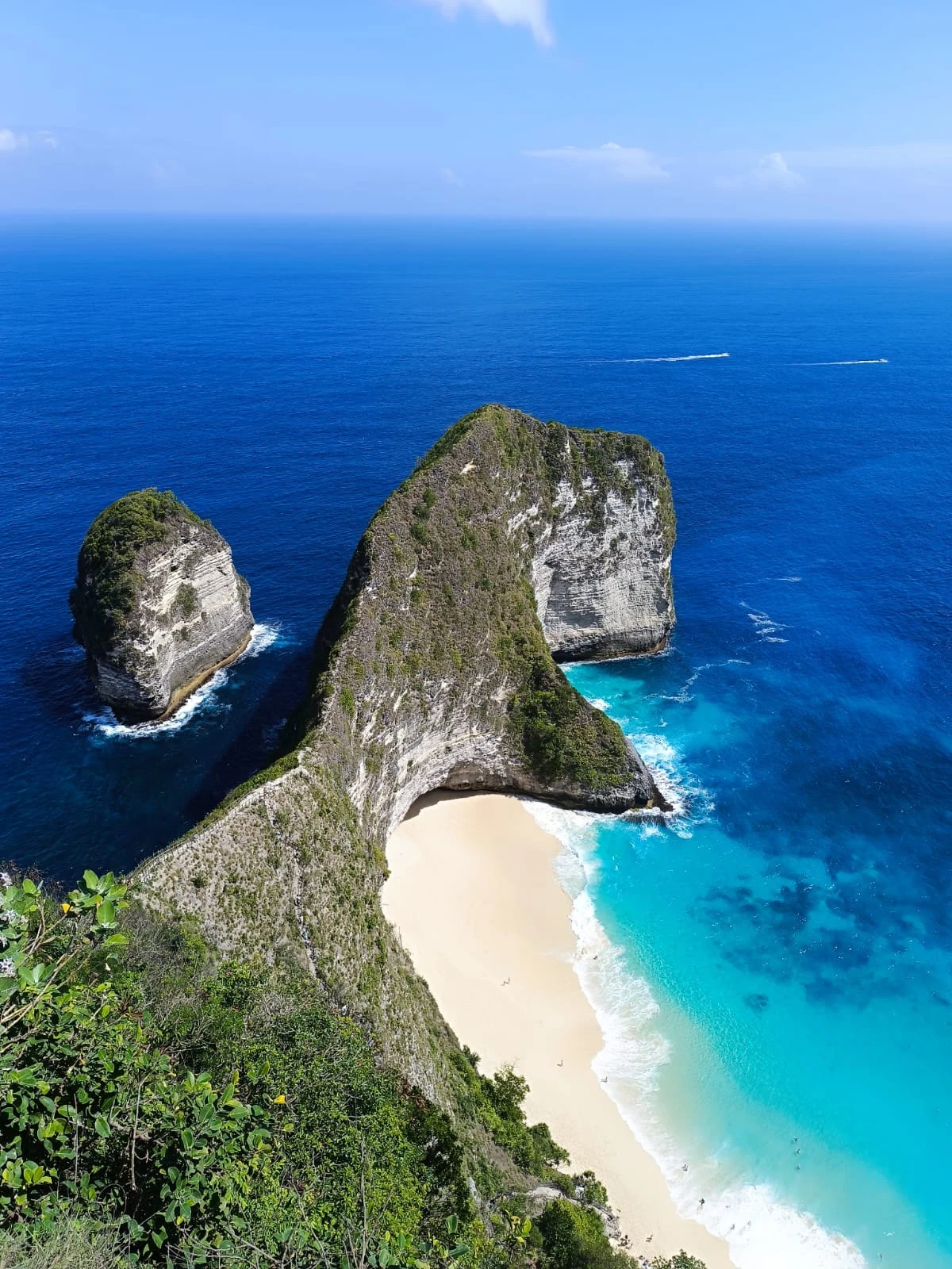 Acantilado y playa de Nusa Penida