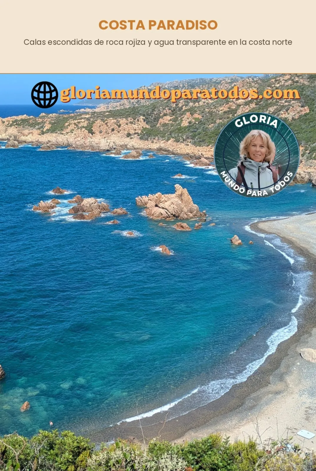 Una cala de agua turquesa y rocas rojizas se abre en Costa Paradiso, al norte de Cerdeña.